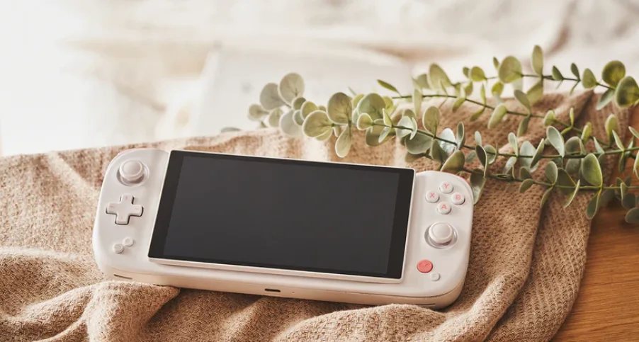 image-13 Antec Core HS (AYA NEO Slide) – Kompakter Power-Handheld mit 8840U im Test