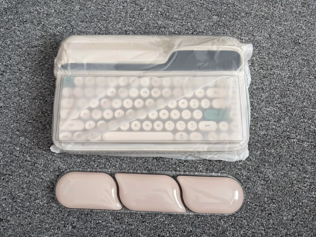 WhatsApp-Image-2026-05-18-at-16.28.59-1-1024x768 Epomaker Glyph – Retro-Schreibmaschine mit Display im Test