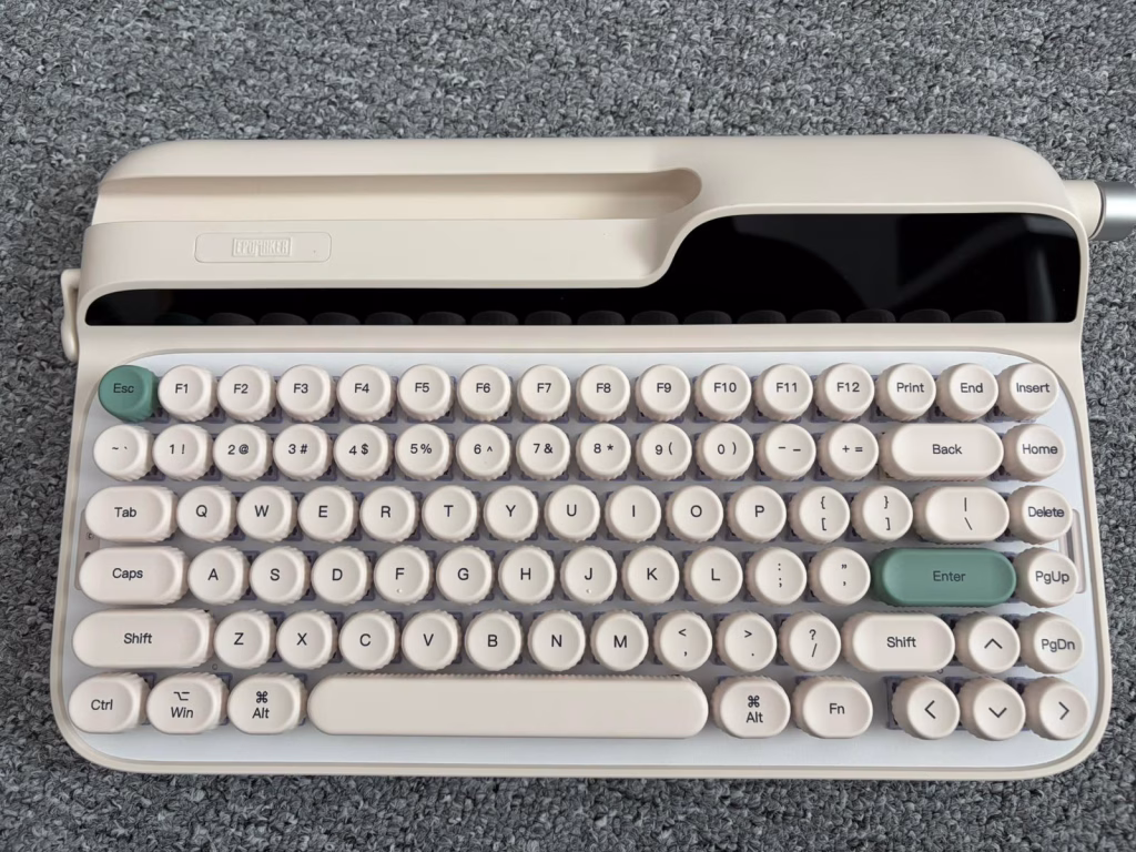 WhatsApp-Image-2026-05-18-at-16.28.59-3-1-1024x768 Epomaker Glyph – Retro-Schreibmaschine mit Display im Test