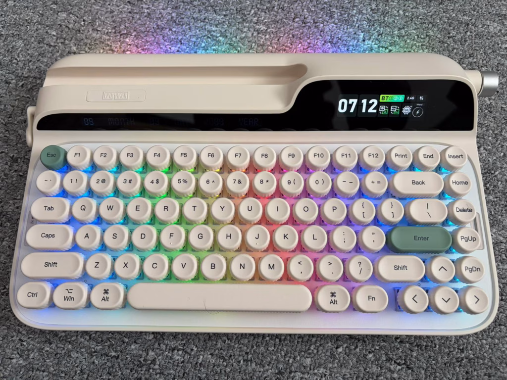 WhatsApp-Image-2026-05-18-at-16.29.00-1-1024x768 Epomaker Glyph – Retro-Schreibmaschine mit Display im Test