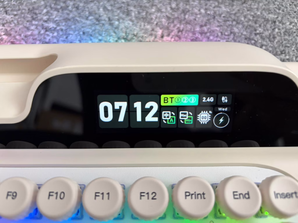 WhatsApp-Image-2026-05-18-at-16.29.00-2-1024x768 Epomaker Glyph – Retro-Schreibmaschine mit Display im Test