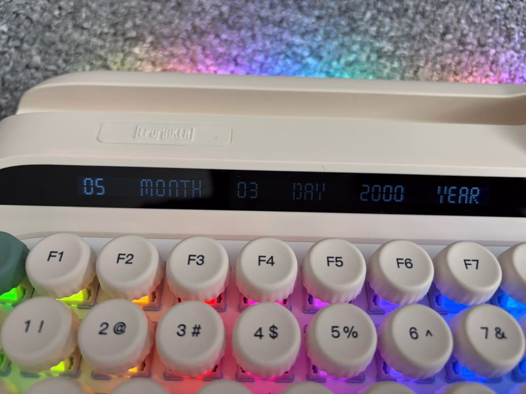 WhatsApp-Image-2026-05-18-at-16.29.00-3-3-1024x768 Epomaker Glyph – Retro-Schreibmaschine mit Display im Test