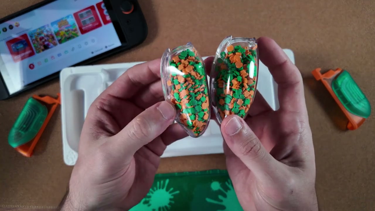 Splatoon-Raiders-Figuren im Inneren der Griffaufsätze