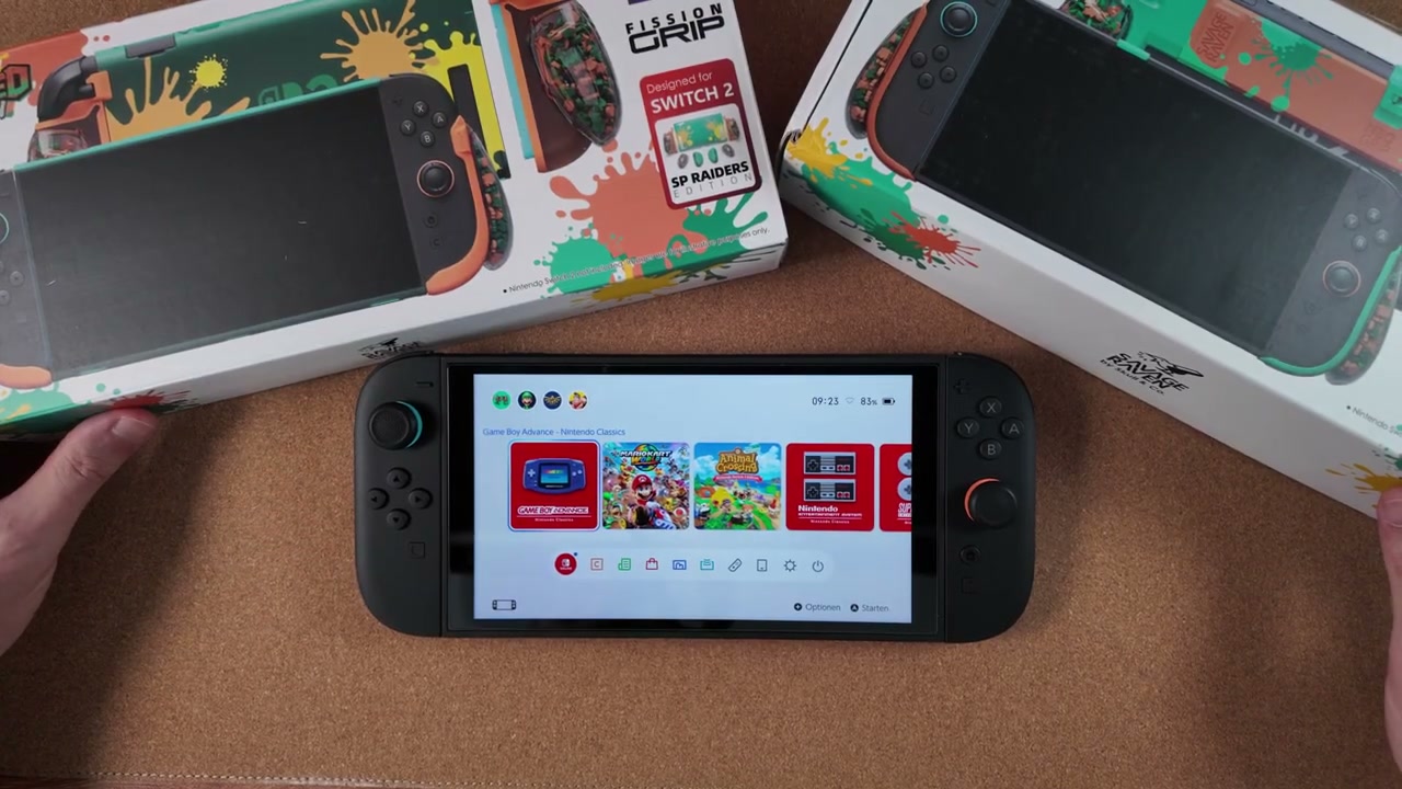 FissionGrip und NeoGrip in der Splatoon-Raiders-Edition neben der Nintendo Switch 2