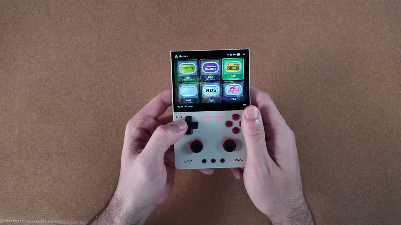 CrossMix-OS-Hauptmenü mit Konsolen-Bibliotheken auf dem TrimUI Brick Pro